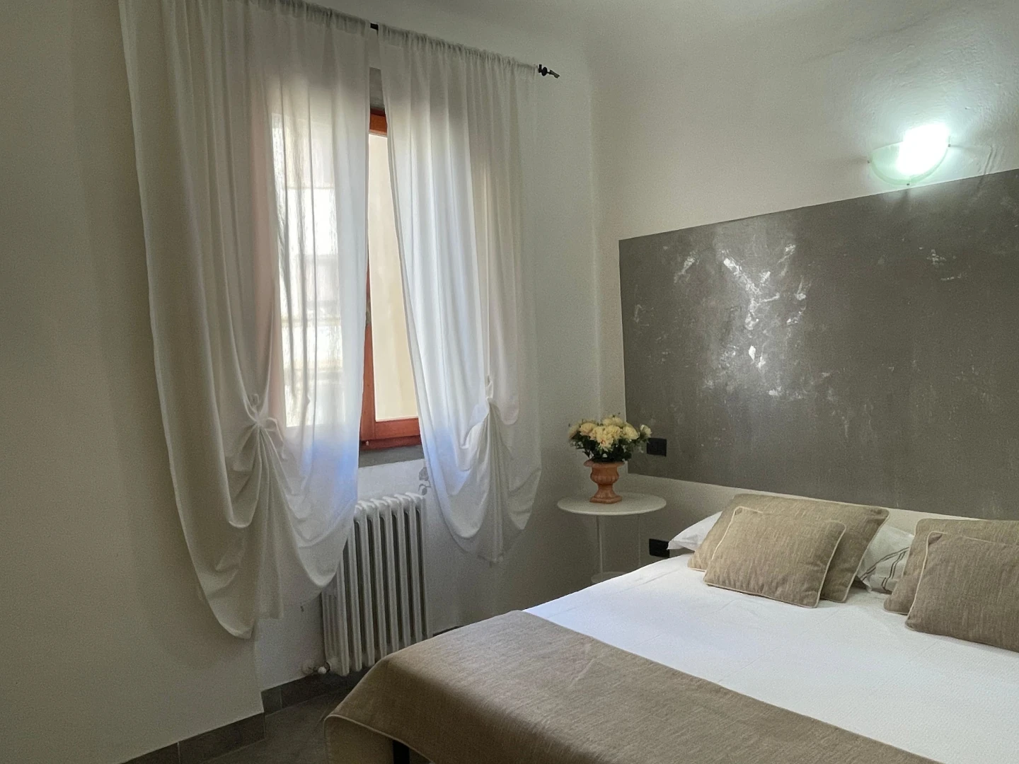 Classic Room at The Key, Florence city centre, Via Cittadella 22 · shared bathroom